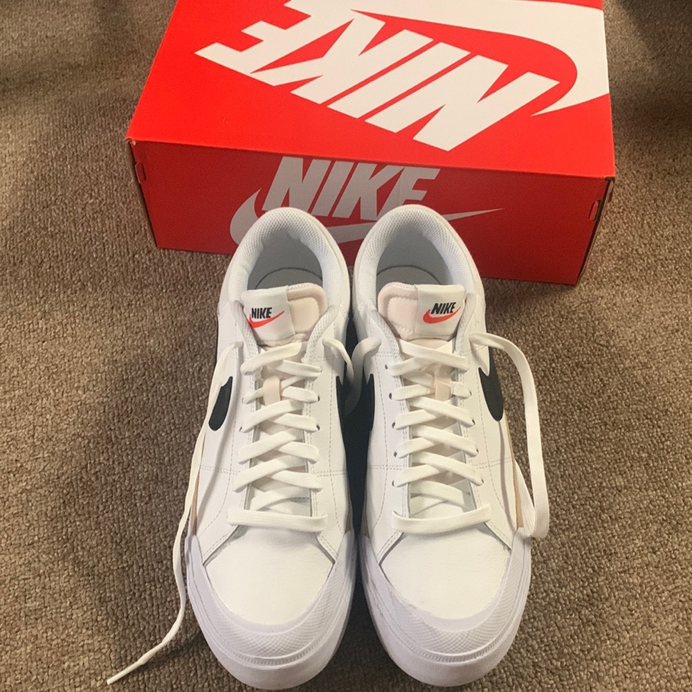 Nike court legacy lift